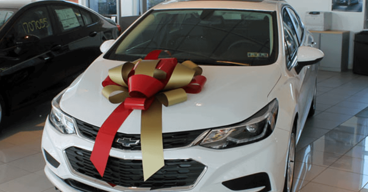 Username Limited Rewards Employee of the year with Brand new car at Thamini Awards